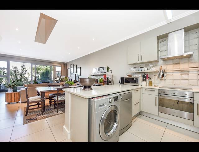 2 BEDROOM APARTMENT FOR SALE IN BRYANSTON